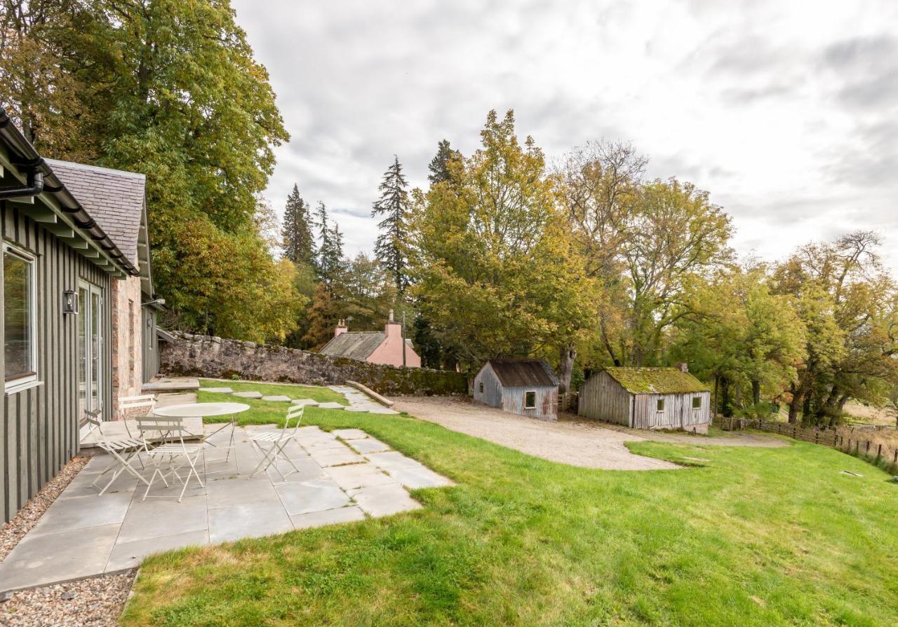 Villa The Kennels Ballogie Esterno foto